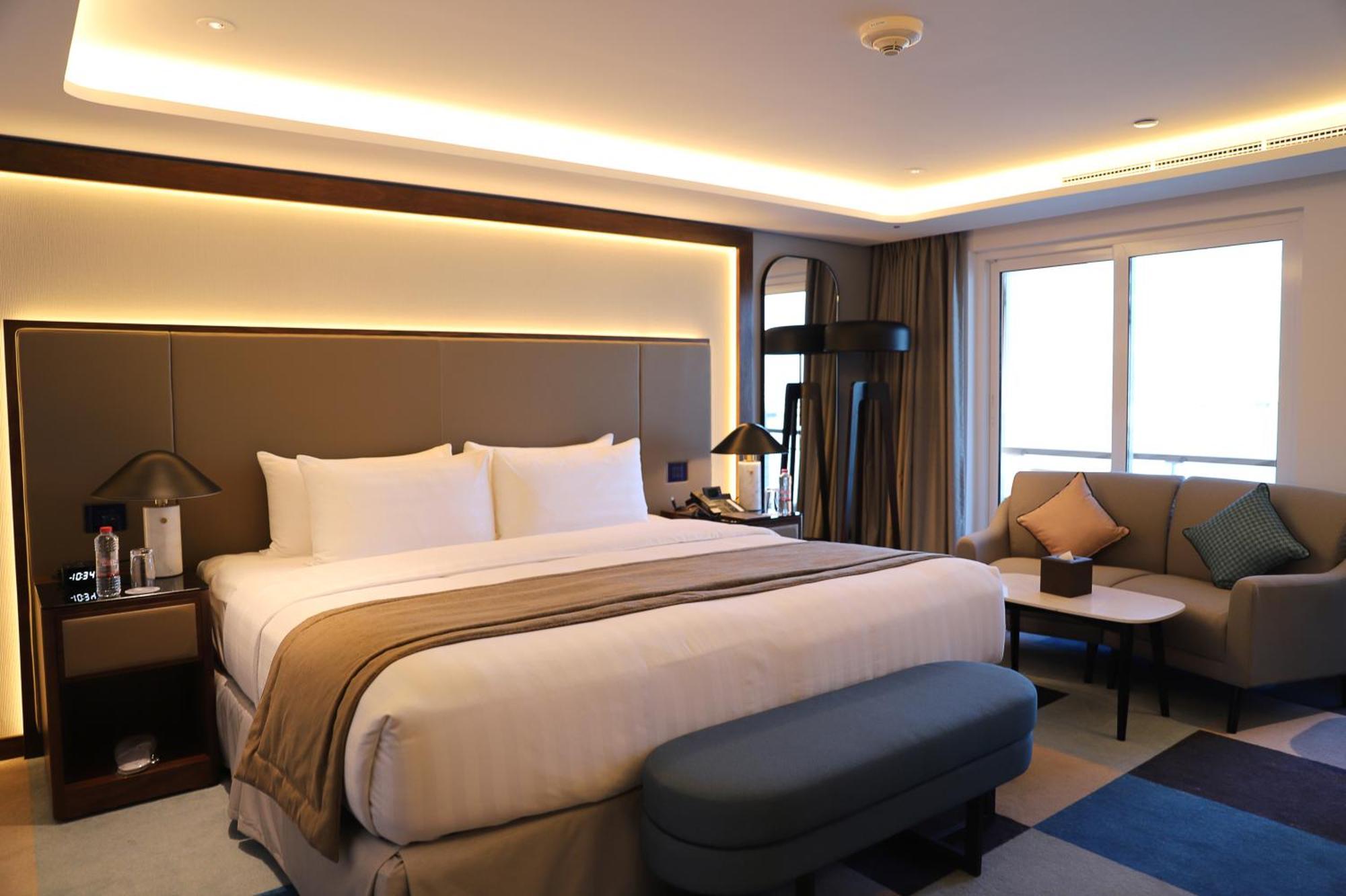 Queen Elizabeth 2 Hotel Dubai Room photo