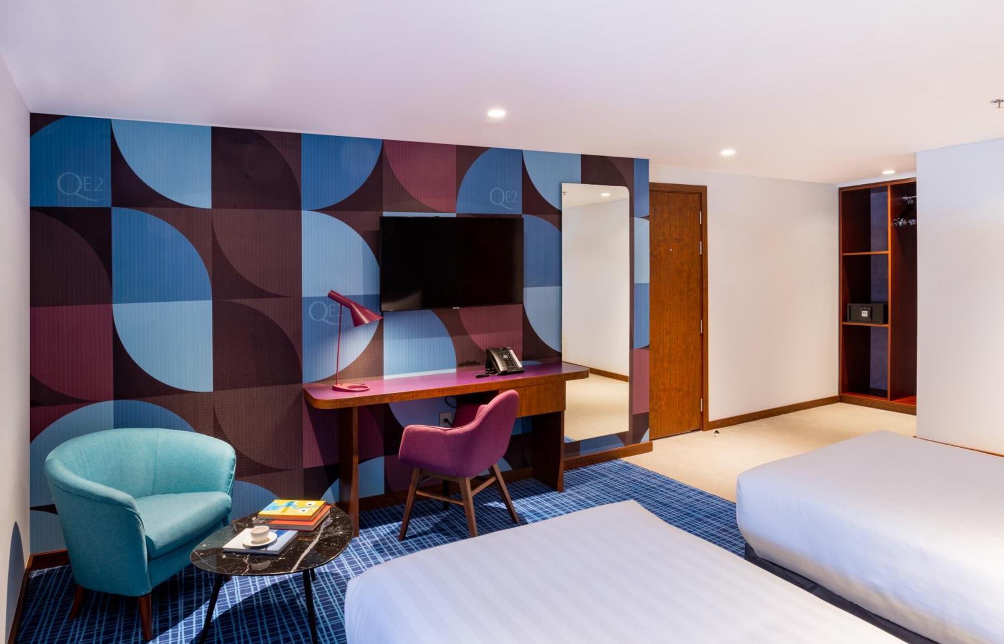 Queen Elizabeth 2 Hotel Dubai Room photo