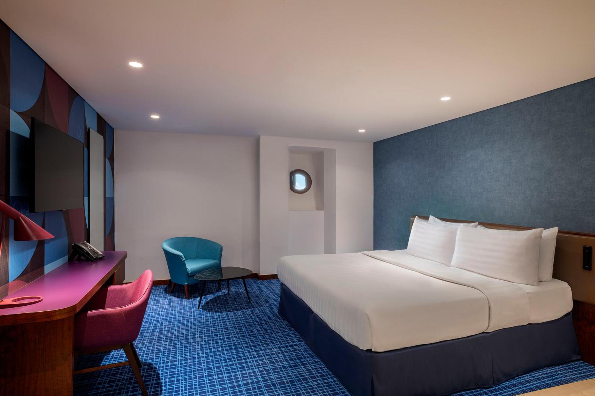 Queen Elizabeth 2 Hotel Dubai Room photo