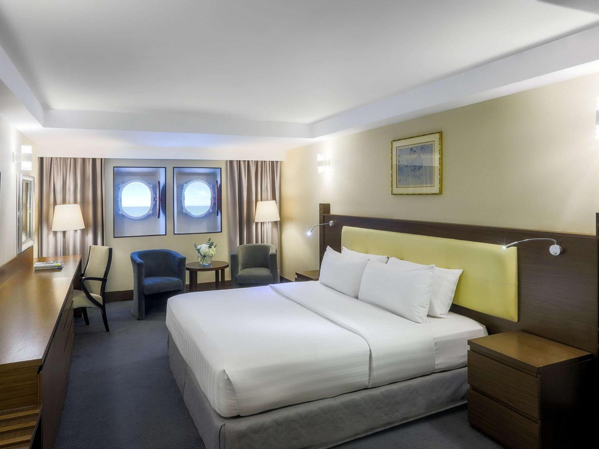 Queen Elizabeth 2 Hotel Dubai Exterior photo