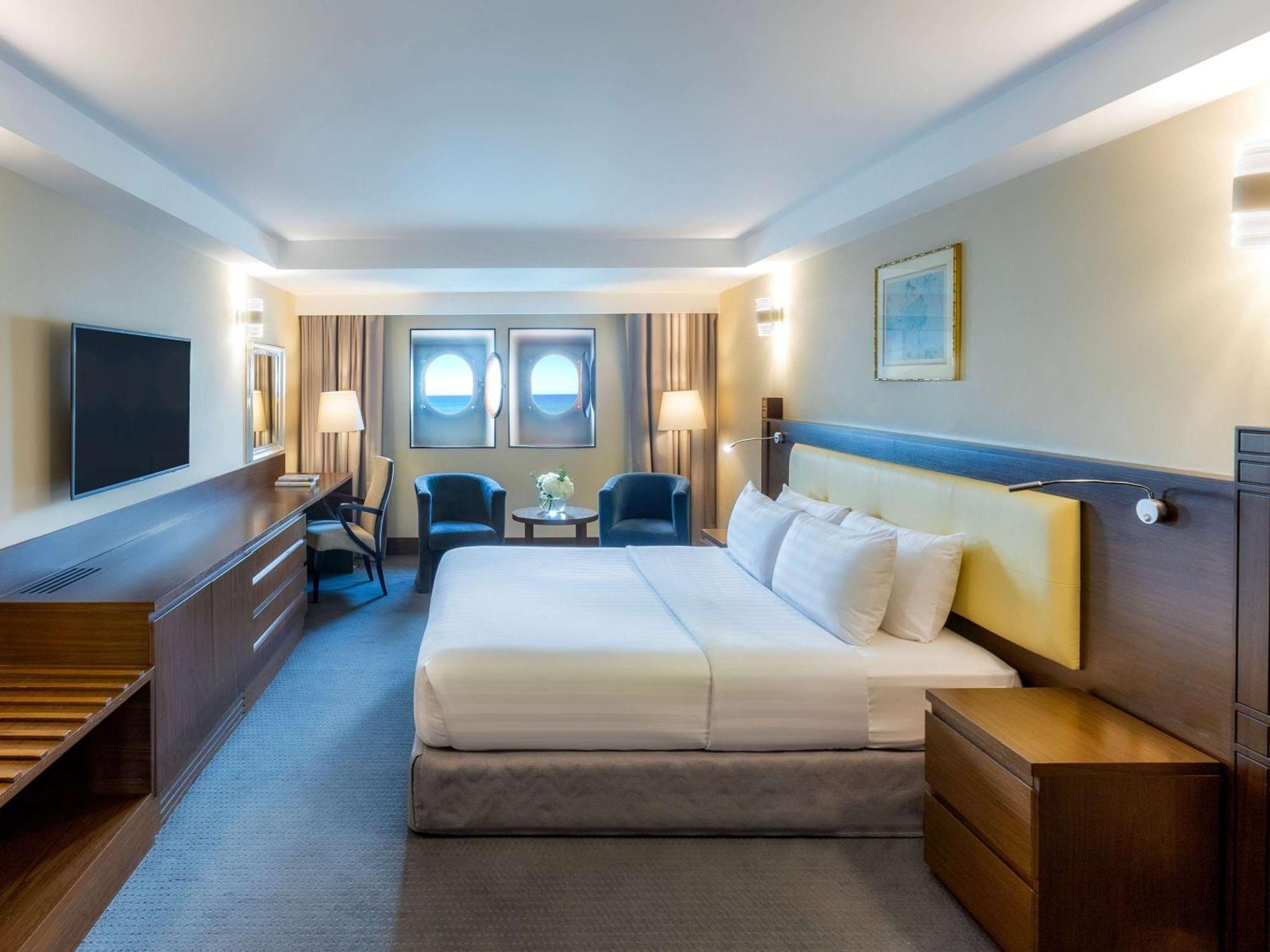 Queen Elizabeth 2 Hotel Dubai Exterior photo