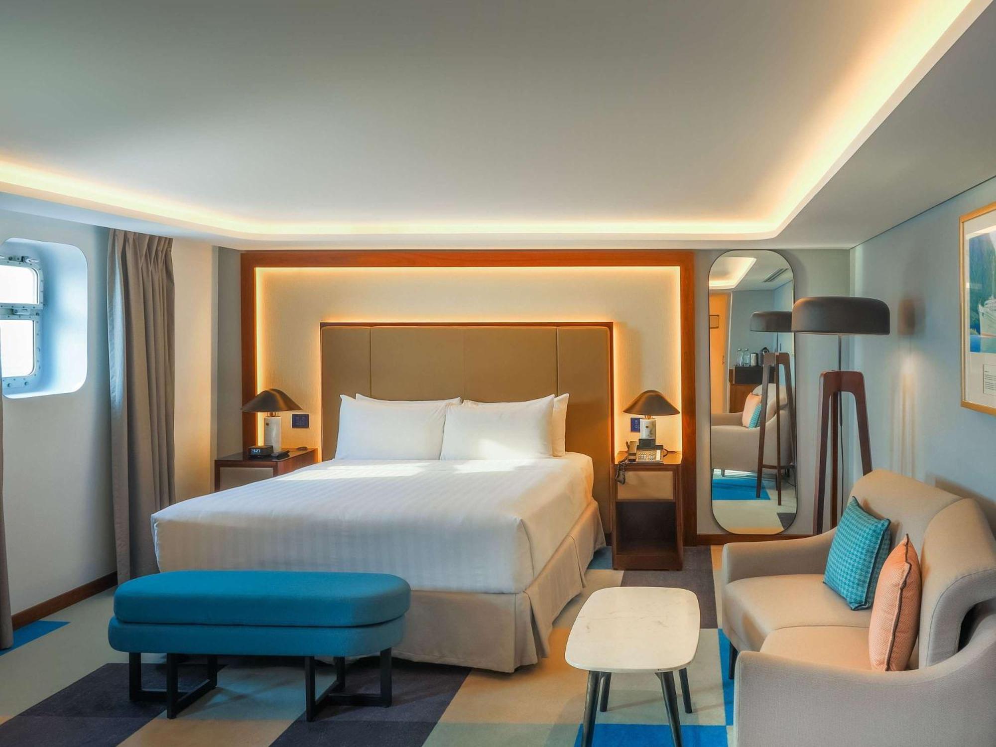 Queen Elizabeth 2 Hotel Dubai Exterior photo