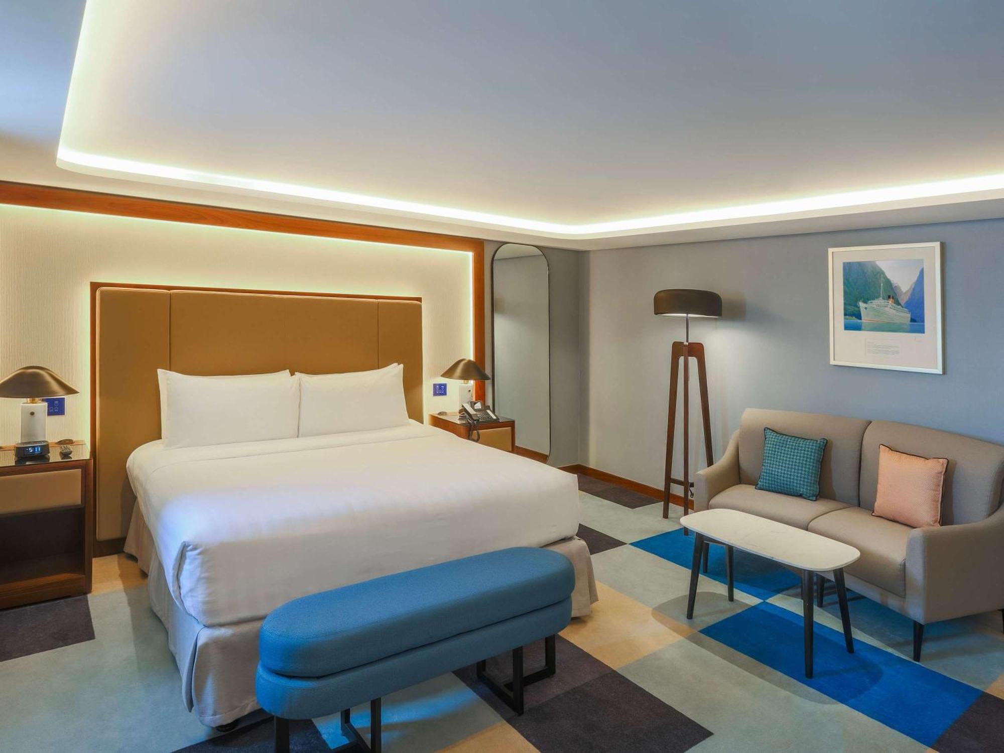 Queen Elizabeth 2 Hotel Dubai Exterior photo