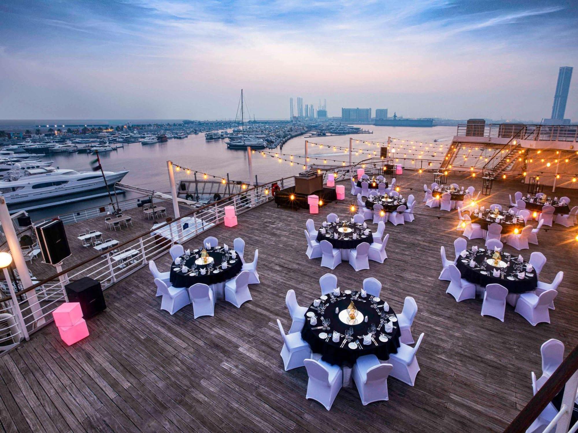 Queen Elizabeth 2 Hotel Dubai Exterior photo