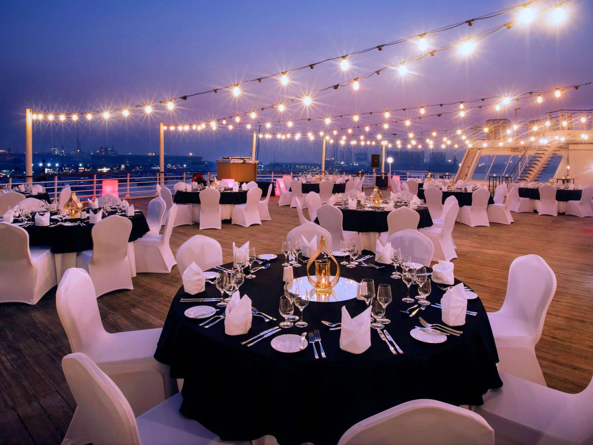 Queen Elizabeth 2 Hotel Dubai Exterior photo