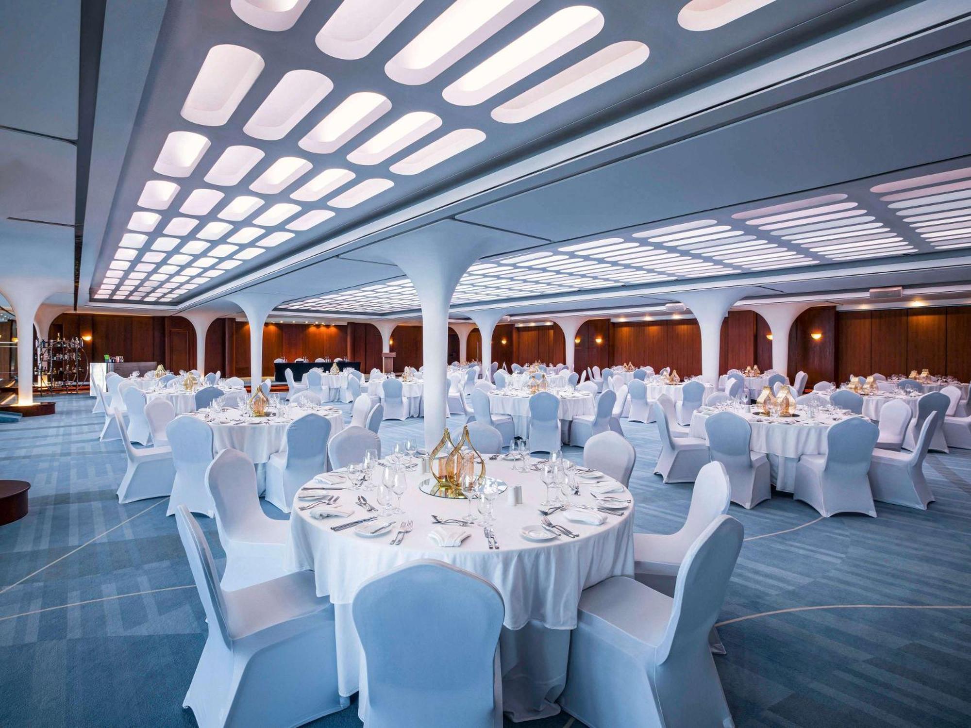 Queen Elizabeth 2 Hotel Dubai Exterior photo