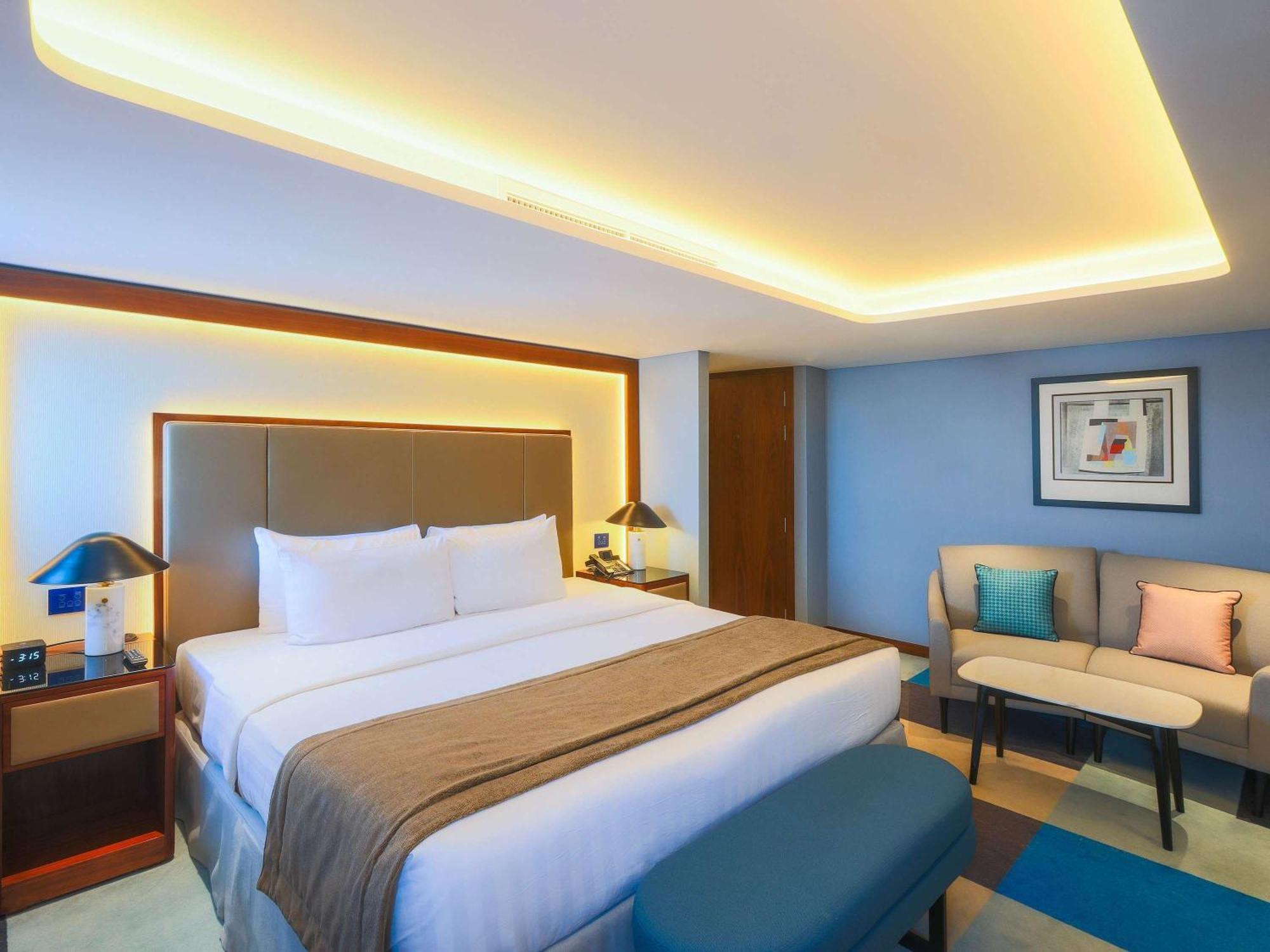 Queen Elizabeth 2 Hotel Dubai Exterior photo