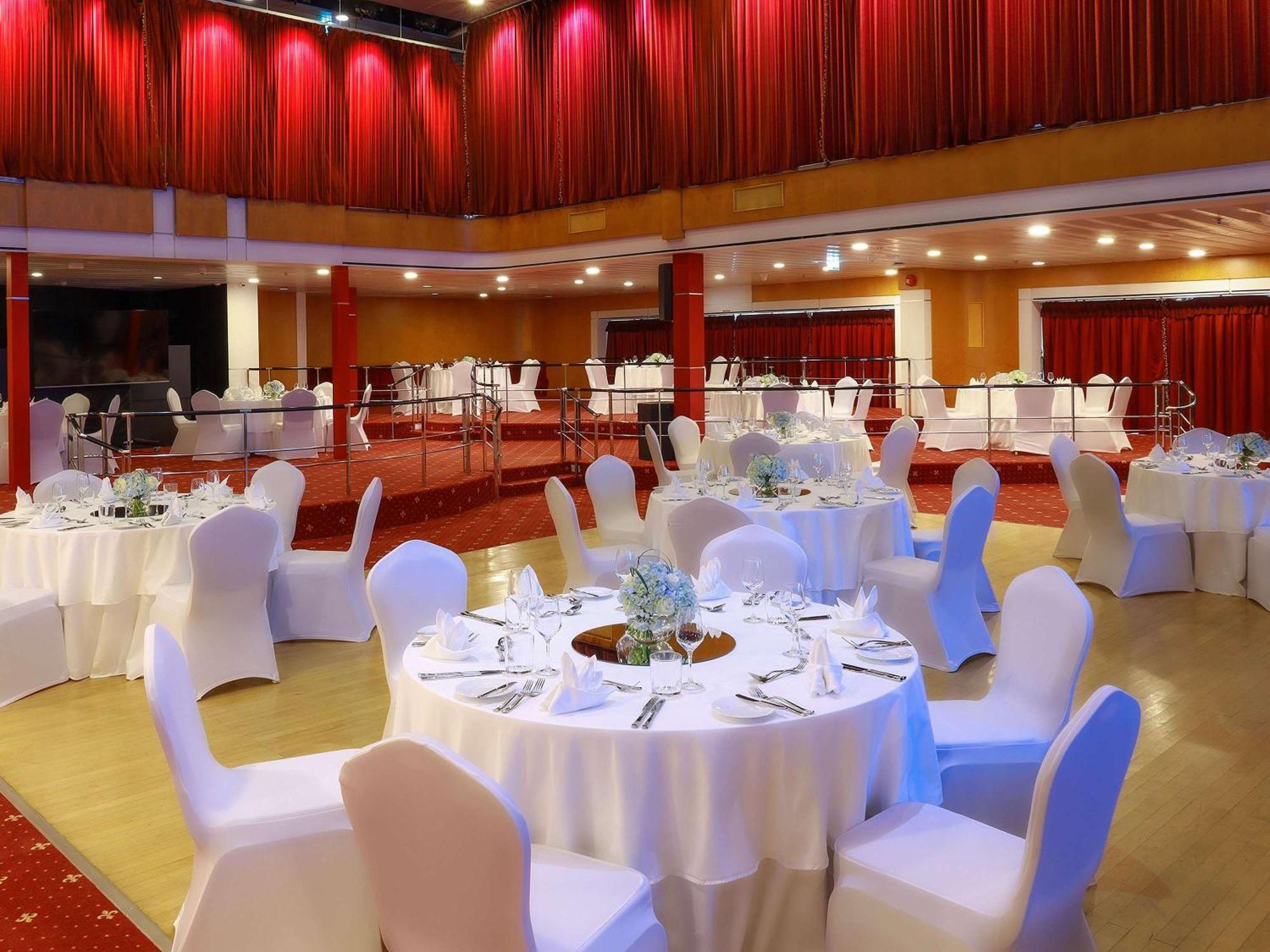 Queen Elizabeth 2 Hotel Dubai Exterior photo