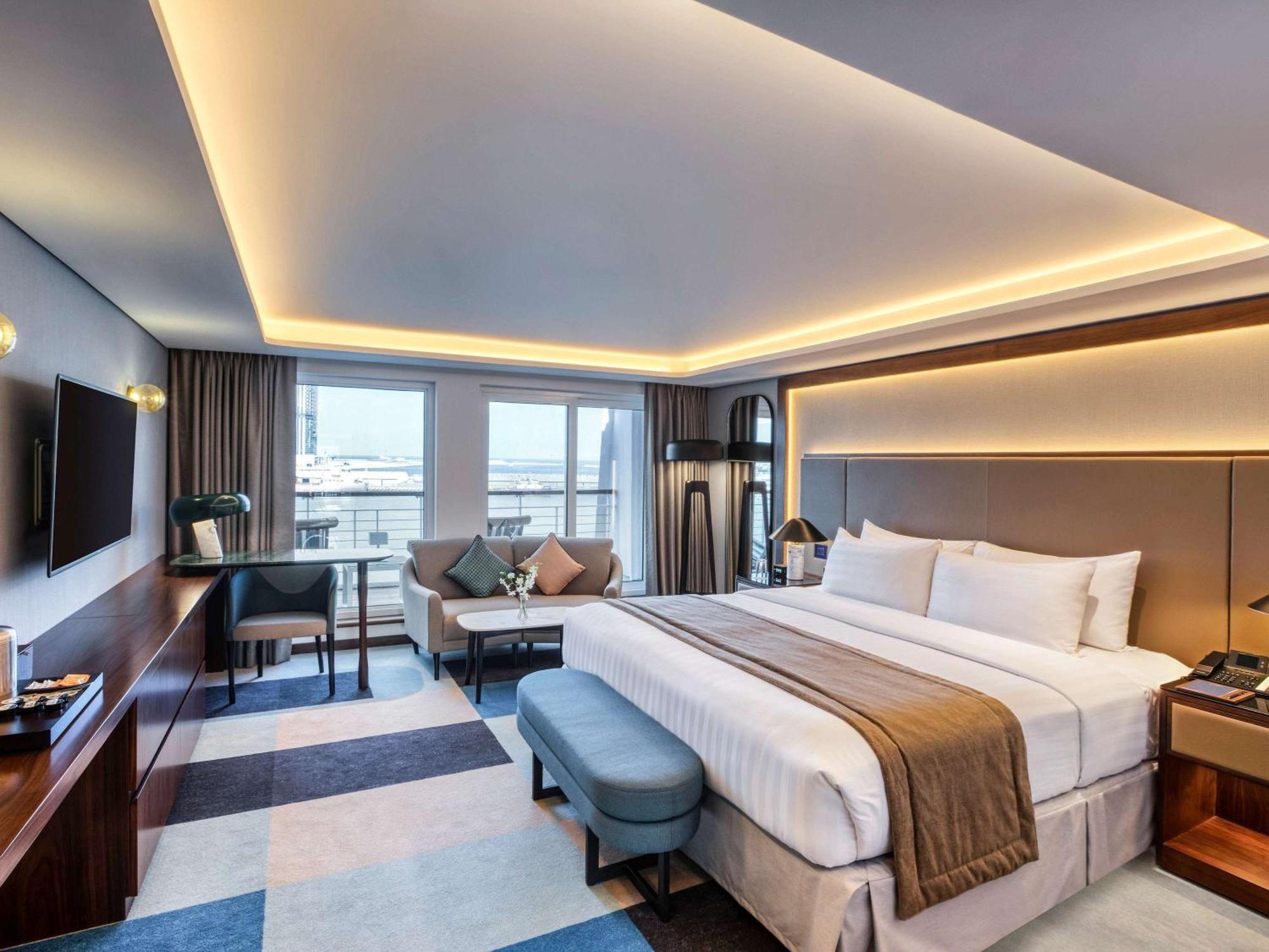 Queen Elizabeth 2 Hotel Dubai Exterior photo
