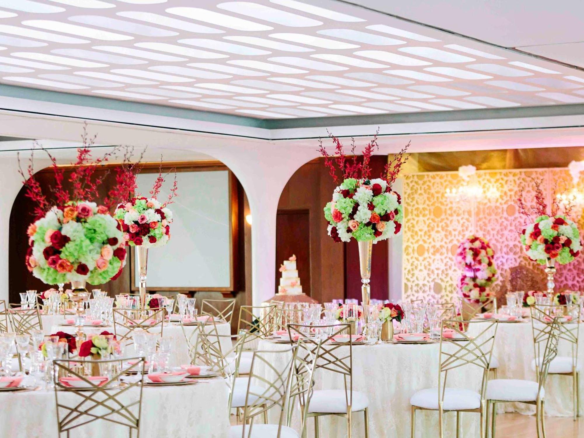 Queen Elizabeth 2 Hotel Dubai Exterior photo